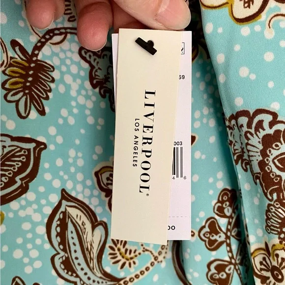 ๐ Liverpool Los Angeles Button Up Blouse - Picture 11 of 14